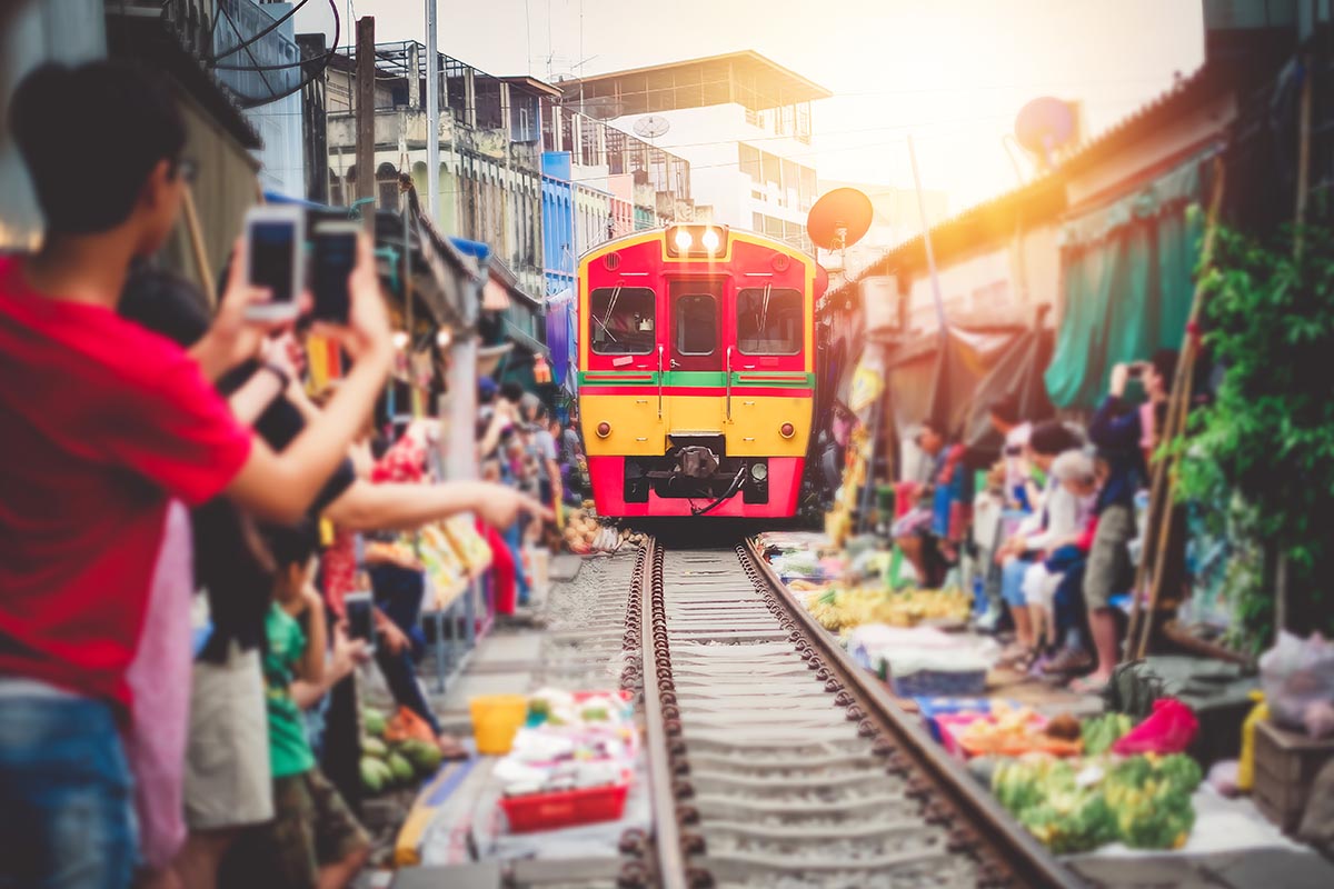 Railway & Damnoen Saduak Floating Market Tour