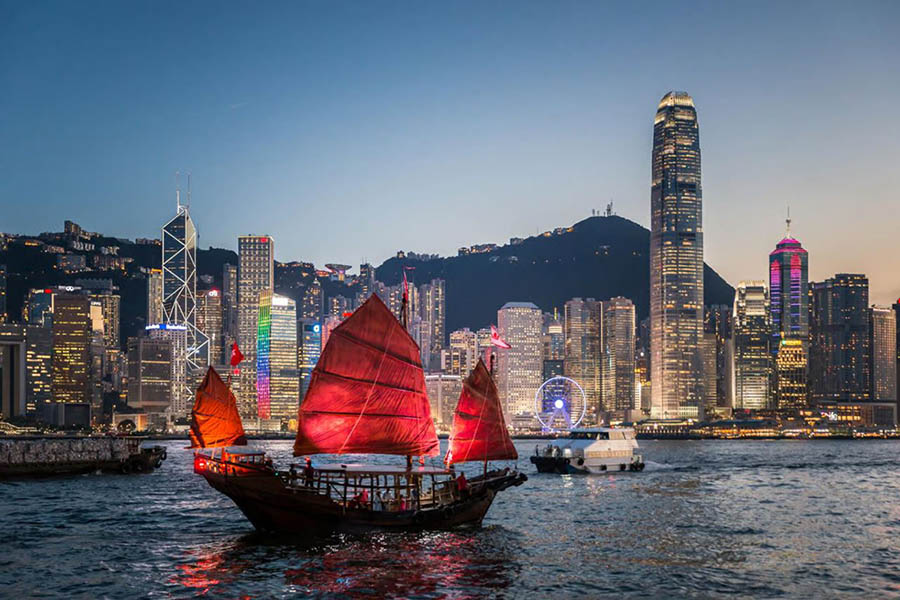 Evening Junk Boat Cruise on Victoria Harbour