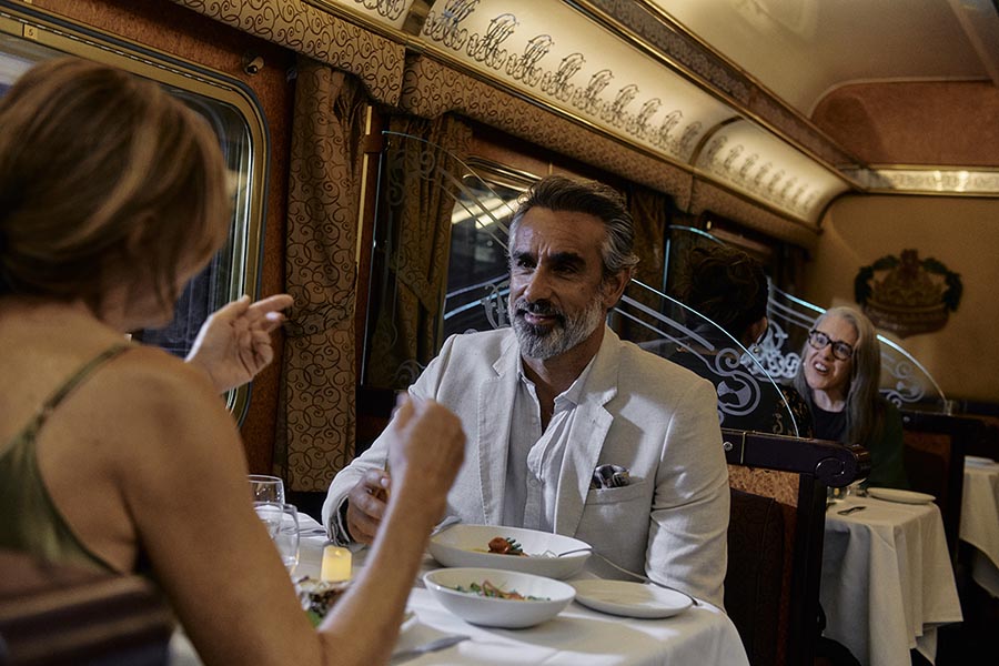 The Indian Pacific - Gold Restaurant