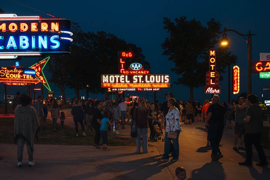 Neon Park, Saint Robert
