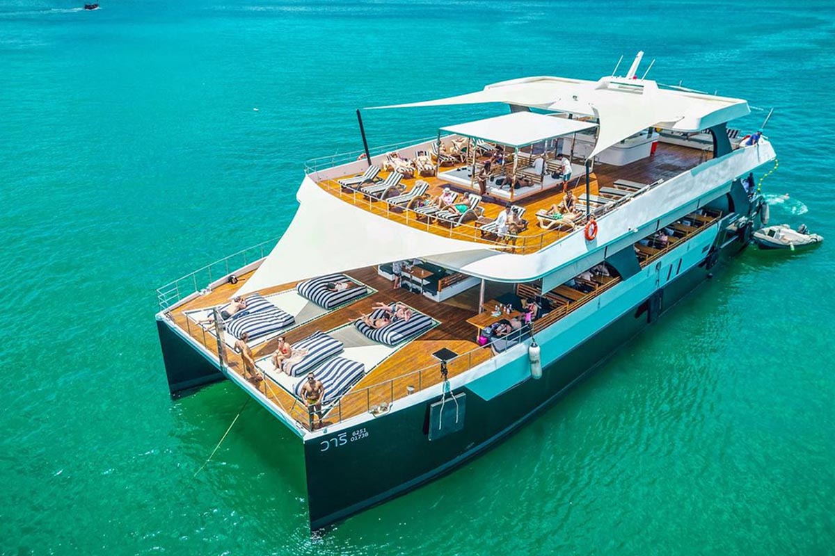 Luxury Boat Tour to James Bond Island