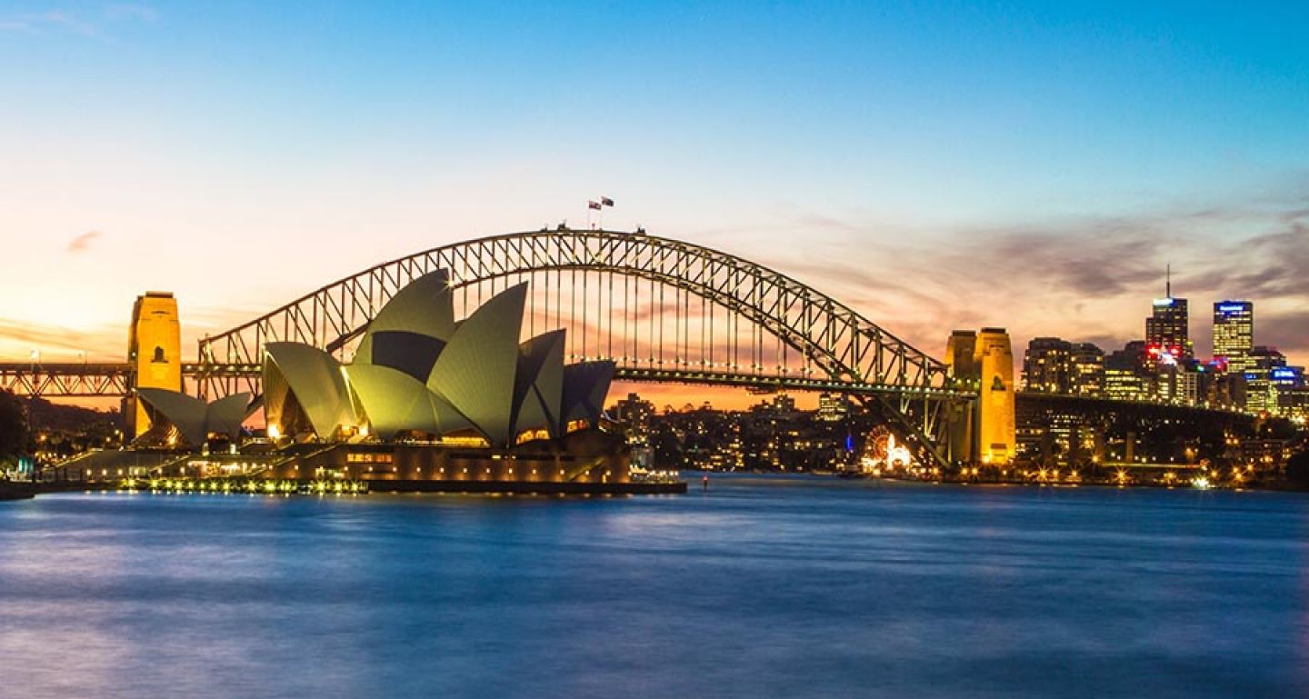 See the sites of the southern hemisphere with our Australasia cruise and stay deals